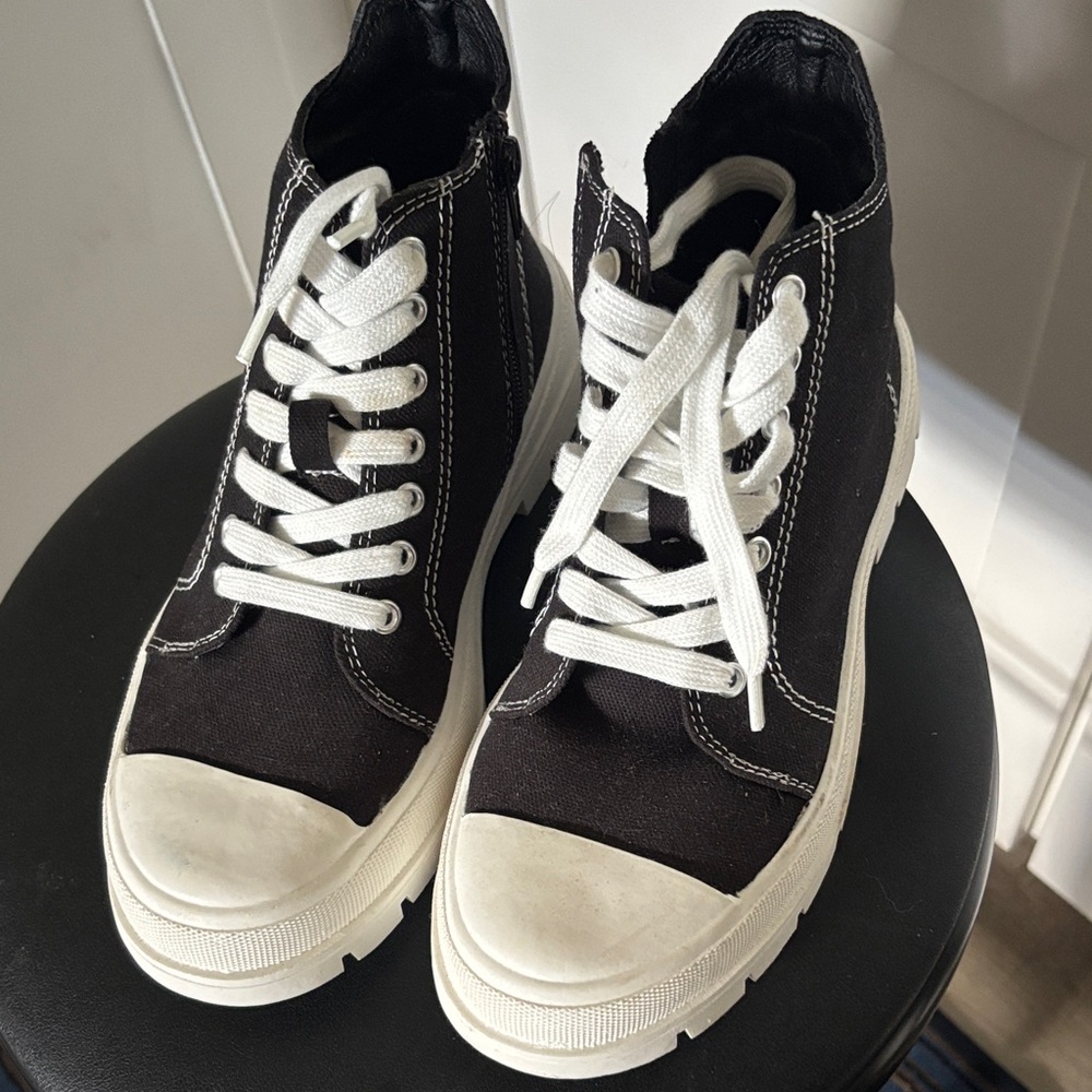 Soda Crayon High Top with lug sole.